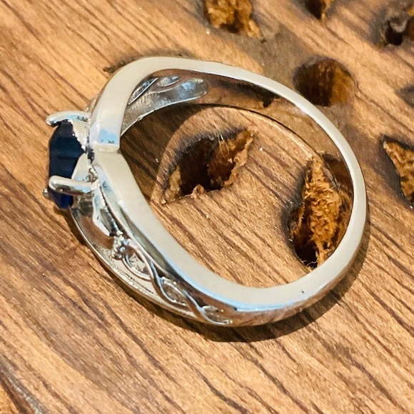 Silver Tone  Heart Gemstone Decor Fashionable Ring in Size 7 - Picture 4 of 9